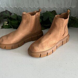 BR Womens Ankle Boots In Tan Suede With Chunky Rubber Sole